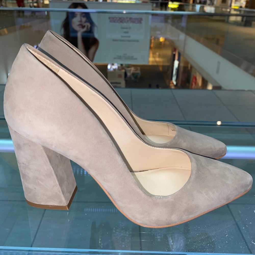 Vincent Camuto nude pumps
